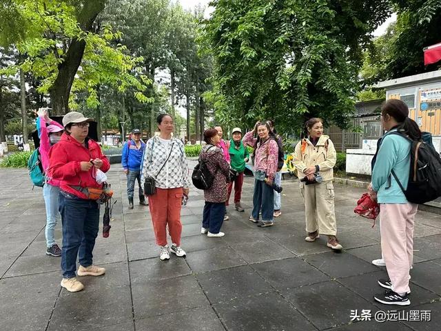 假日徒步，走昆明滇池草海之开合浮桥、雨中打卡新晋网红地，休闲
