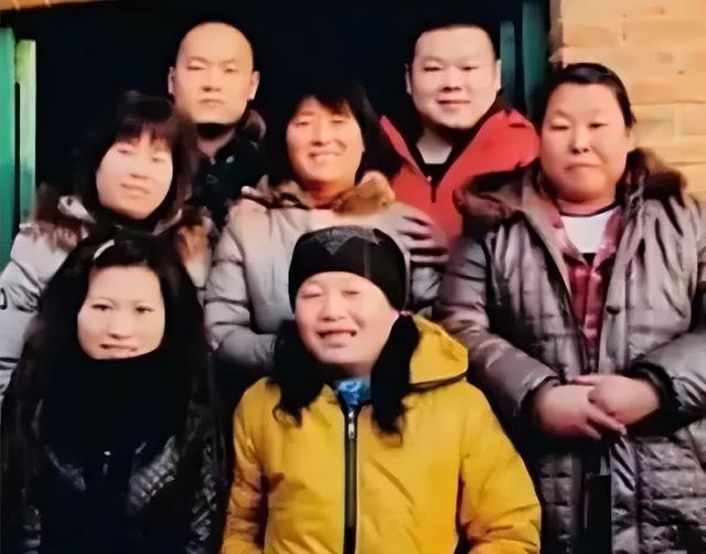 再多钱有什么用？官媒出手揭岳云鹏夫妇真实现状，走上于谦的老路