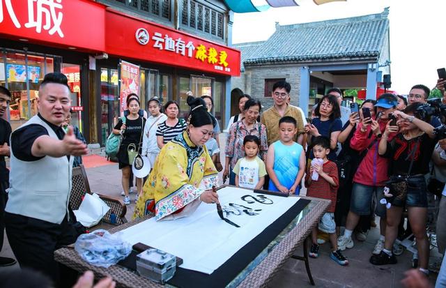 乡宁全民K歌村晚夜游经济点燃暑期文旅新引擎