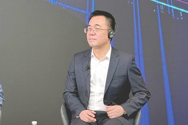 探月先锋机器狗领跑！中国智能四足机器人，领跑月球基地梦想蓝图