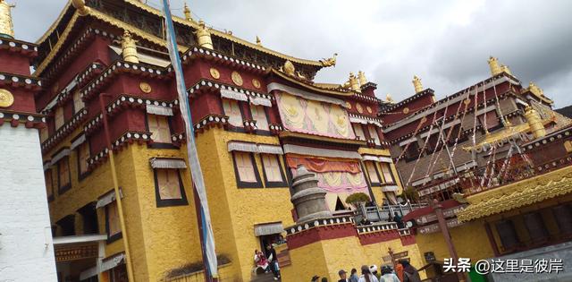 二元公交车可达香格里拉的松赞林寺