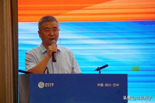 红叶邀约递金城 光雾秋色入兰来