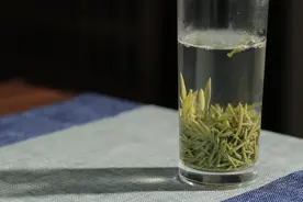 想要绿茶更“鲜”久一点，这个储存步骤很关键！图片