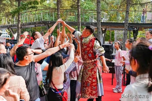长春人潮涌动共绘节日盛景