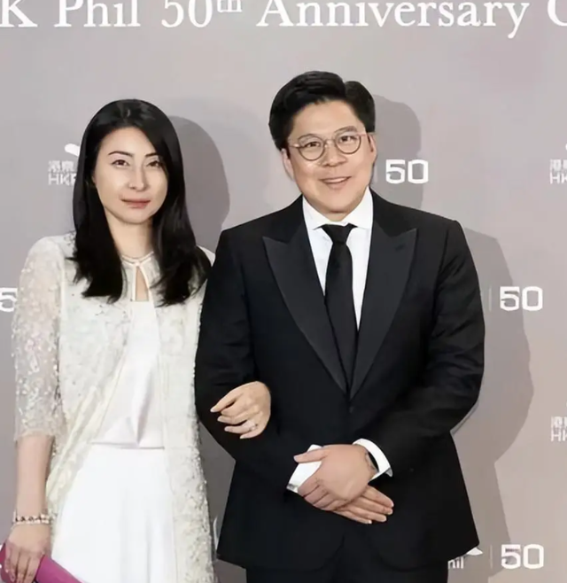 三连升！霍启刚官宣喜讯，新身份给郭晶晶长脸，让李嘉诚不敢吭声