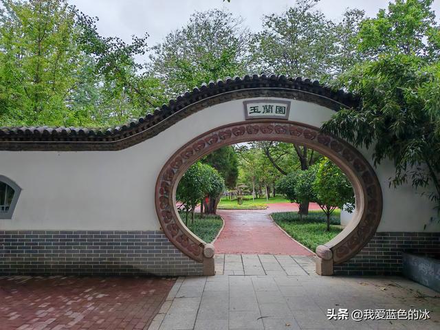 邯郸丛台公园最大的亮点就是里面的一座造型奇特的城堡