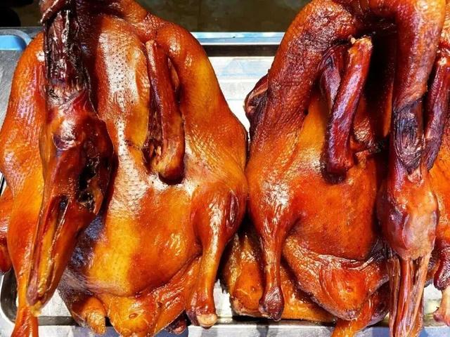 周末出国！高铁20min直达最美异域小城！风光极致美食无敌，入秋满城银杏美哭！