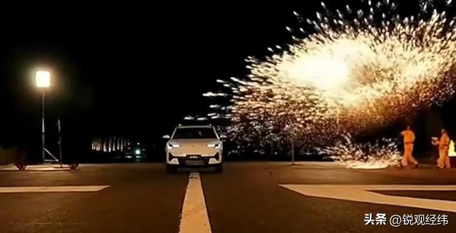 路虎当年封神，奇瑞如今翻车，车企测试变表演