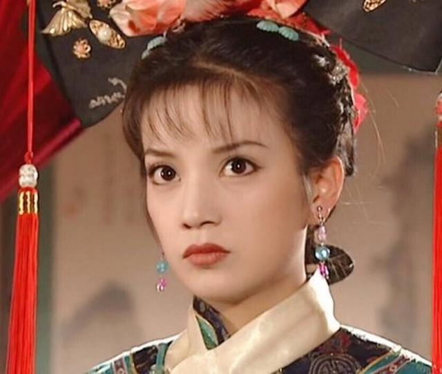拔出萝卜带出泥！49岁赵薇近况再曝，事业婚姻双失败，丑闻太恶劣