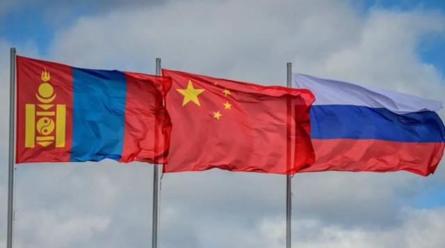 特朗普发文，用4个字来形容中国，非常罕见的他终于敢面对现实了