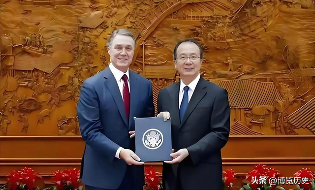 特朗普一刻不想等了！一架专机飞抵北京，这次派的高官	，很有讲究