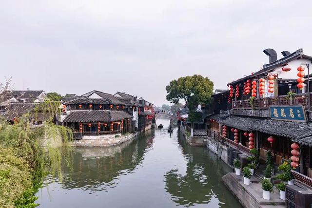 从周庄到剑川:游客为啥逃离热门古镇?商业化的高级玩法找到了