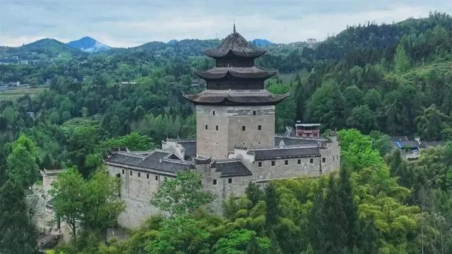 国庆福利丨爬“长江第一梯”，半价游龙缸、恐龙化石遗址馆！快来解锁云阳“龙”行之旅