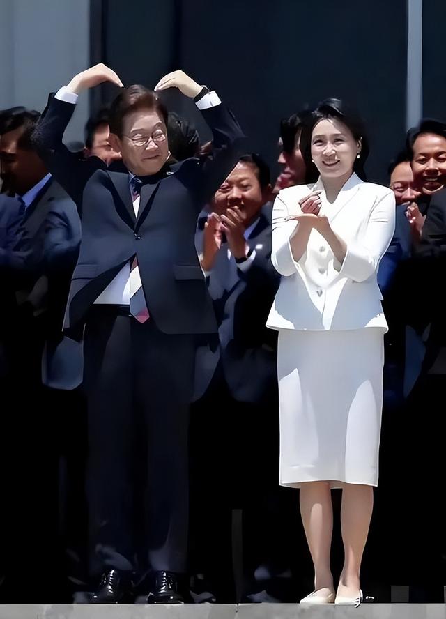 吃完了酒席，李在明启程离京	，临走前终于对华改口，一个时代告终