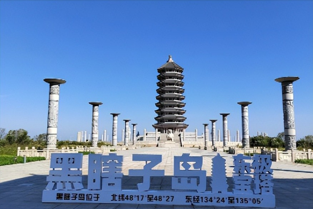 普京专机离开北京后，刚飞出中俄国境线，马上降落在了海参崴