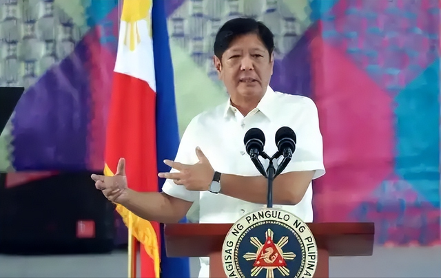 菲律宾彻底炸锅！民众怒吼：马科斯赶紧下台，让位杜特尔特女儿