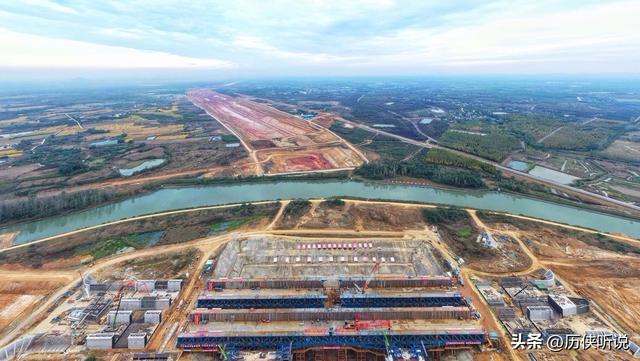 中国又开始“反人类”操作！在河上架一条河的立交河，你见过吗？
