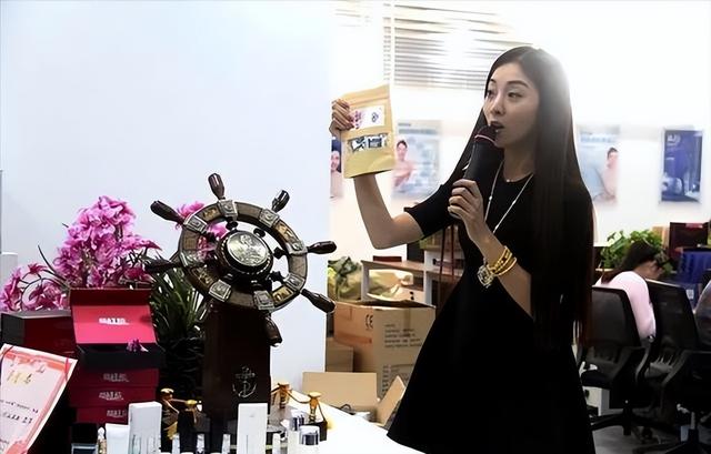 “买英国精子生3娃”的山东女人，7年后现状曝光，她如今怎么样了