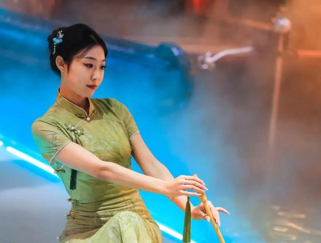 12月6日,银川江南水街正式开街迎客!