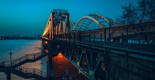 去趟大连才知道，这座最不东北的城市，跟哈尔滨有太多的不同！