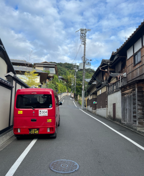 美国人评论亚洲街道：日本干净，印度脏乱，而中国只用4个字形容