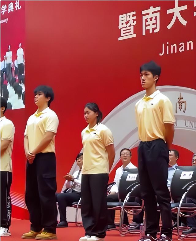 陈若琳问全红婵：大学一个月生活费多少？全红婵的回复显情商