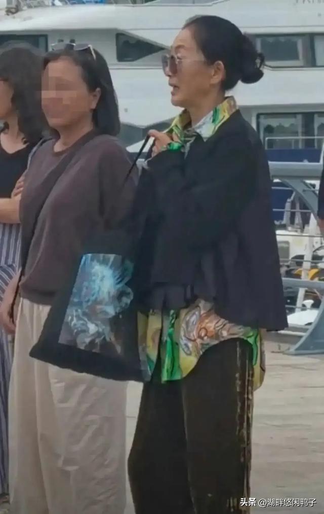 61岁的她真的太瘦了，几十年不吃白米饭保持身材，对自己也太狠了