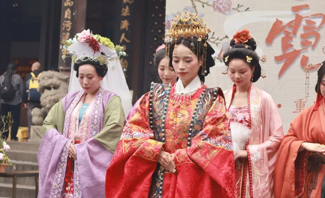 古代女子常说 “万福金安”，“万福” 这个行礼动作有啥讲究？