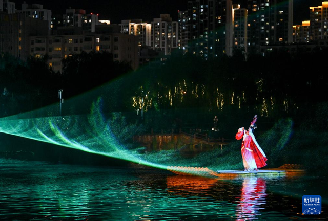 央媒看赛罕 | 新华网推介 呼和浩特：光影盛宴点亮首府“夜经济”