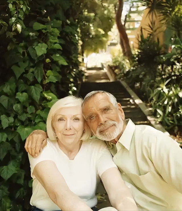 超越216岁高龄！全球最长婚龄诞生，爱情熬过战火与偏见