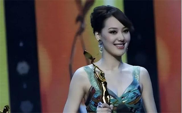 讨好大佬，陪睡上位，遭央视“开除”	，她身上的标签哪个才是真的