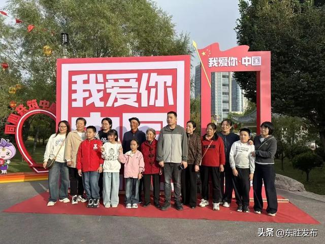 人气爆棚！假期首日东胜这里嗨翻天！