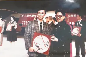 冯刚毅的传奇人生：两度获梅花奖，三度转行，晚年成为“金医生”图片