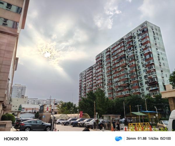 荣耀X70体验：硬核实力定义千元机新标杆