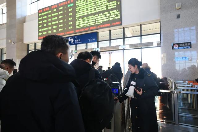 高铁1.5小时直达!体验“冬捕”现场冰湖腾鱼!