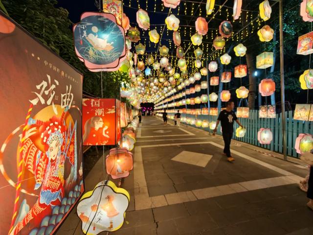 刷爆朋友圈的童话秘境!点击开启蘑幻夜花园观“光”图鉴