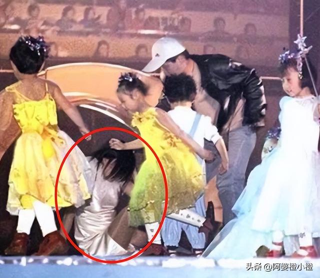 封杀四年，49岁赵薇突传消息，因胃癌去世传闻5个月前就真相大白