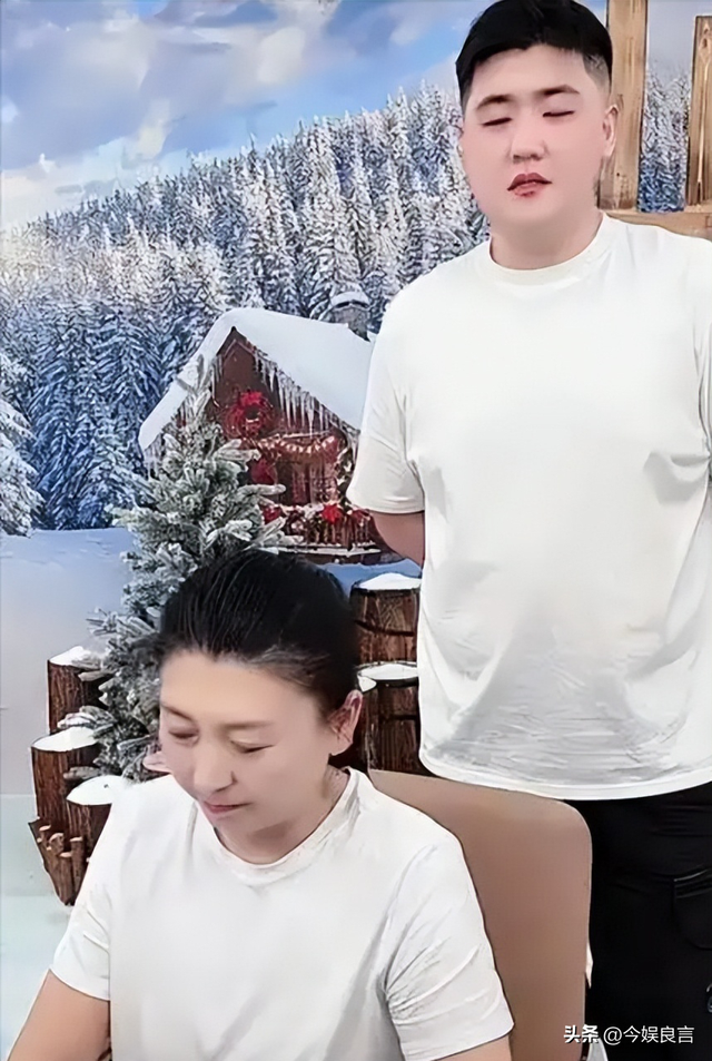 闫学晶没想到，2026年刚开年	，老搭档冯巩就给她上了生动一课