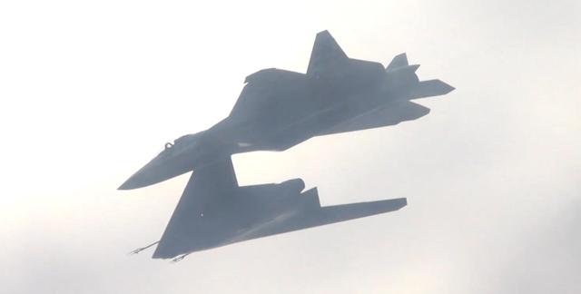 震撼！空军宣传片信息量巨大	，超大黑影掠过，轰20或许真要来了