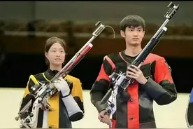 全红婵夺金后超开心！紧抱谷爱凌不撒手，郭晶晶给她和陈芋汐拍照图片