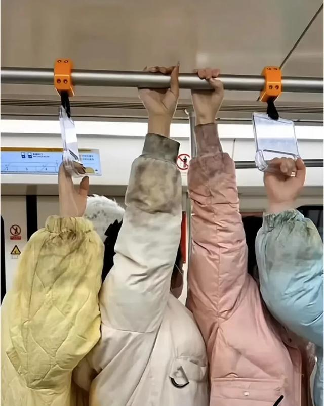 最简单的“羽绒服清洁”办法！5 分钟搞定，干净保暖还省钱