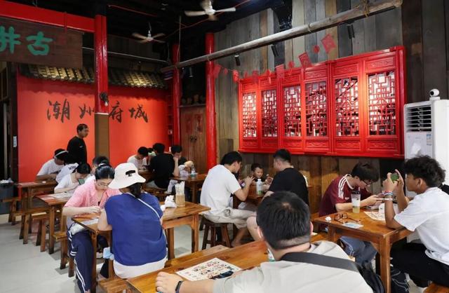 假期首日潮州古城喜迎“开门红”！多部门全力守护节日旅游环境