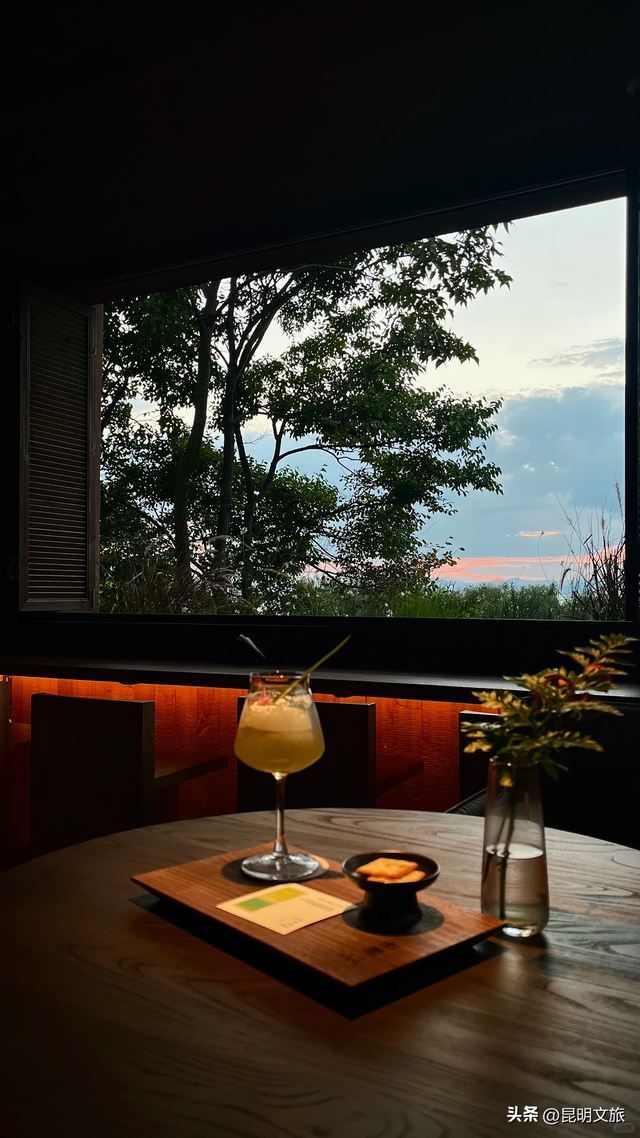 在窗边收藏一整片滇池！海晏村绝美咖啡馆推荐，快码住→