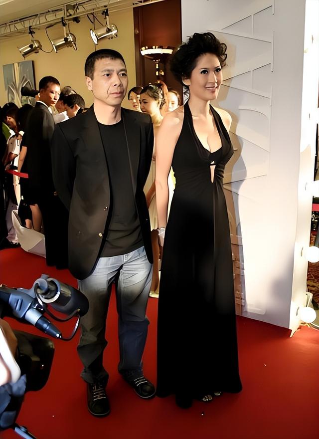 傍大款，当小三，私生活混乱！难怪16年过去	，阔太们还在防着她