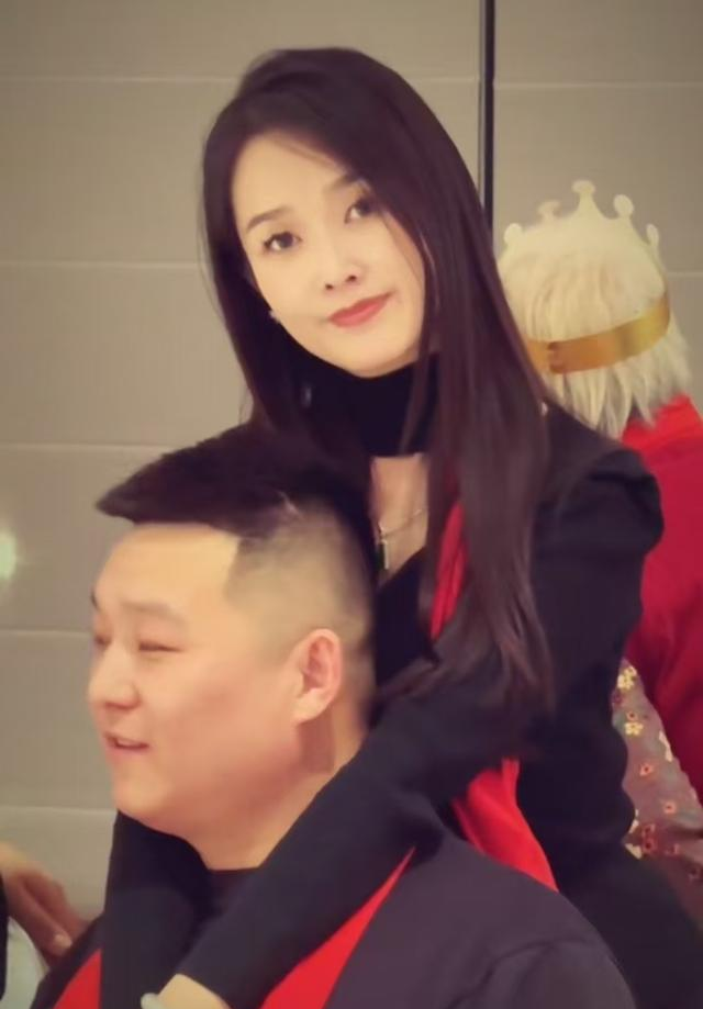 男子感叹老婆长得美	，结婚10年依旧心动，网友：爱妻者风生水起