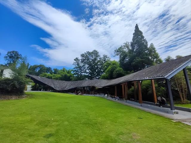 成都6个宁静村落，邂逅彩林、稻田、芦苇、草坪…景美好玩不扎堆