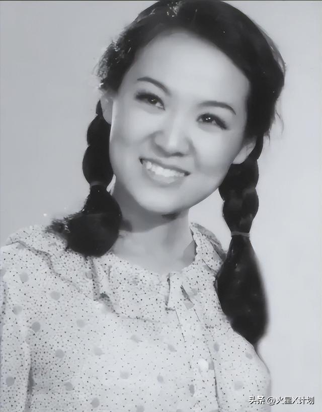 事业巅峰远赴美国	，被老外“玩腻”后晚年回国，如今变成了这样！