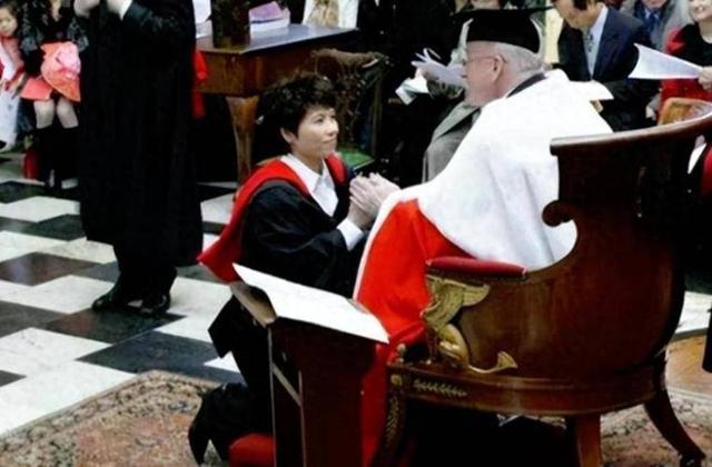 败光20亿、国籍问题、向洋人下跪，邓亚萍身上的标签到底是真是假