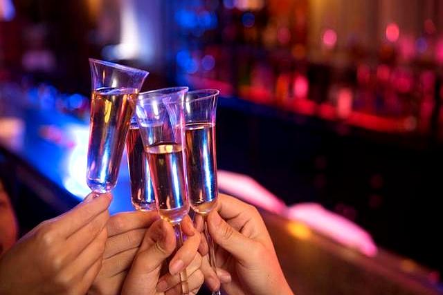 人活多久！看喝酒就知道？寿命短的人，喝酒一般有这6个特征