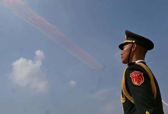 反华势力出现？93阅兵期间，多人公开诋毁中国，内容荒诞身份特殊